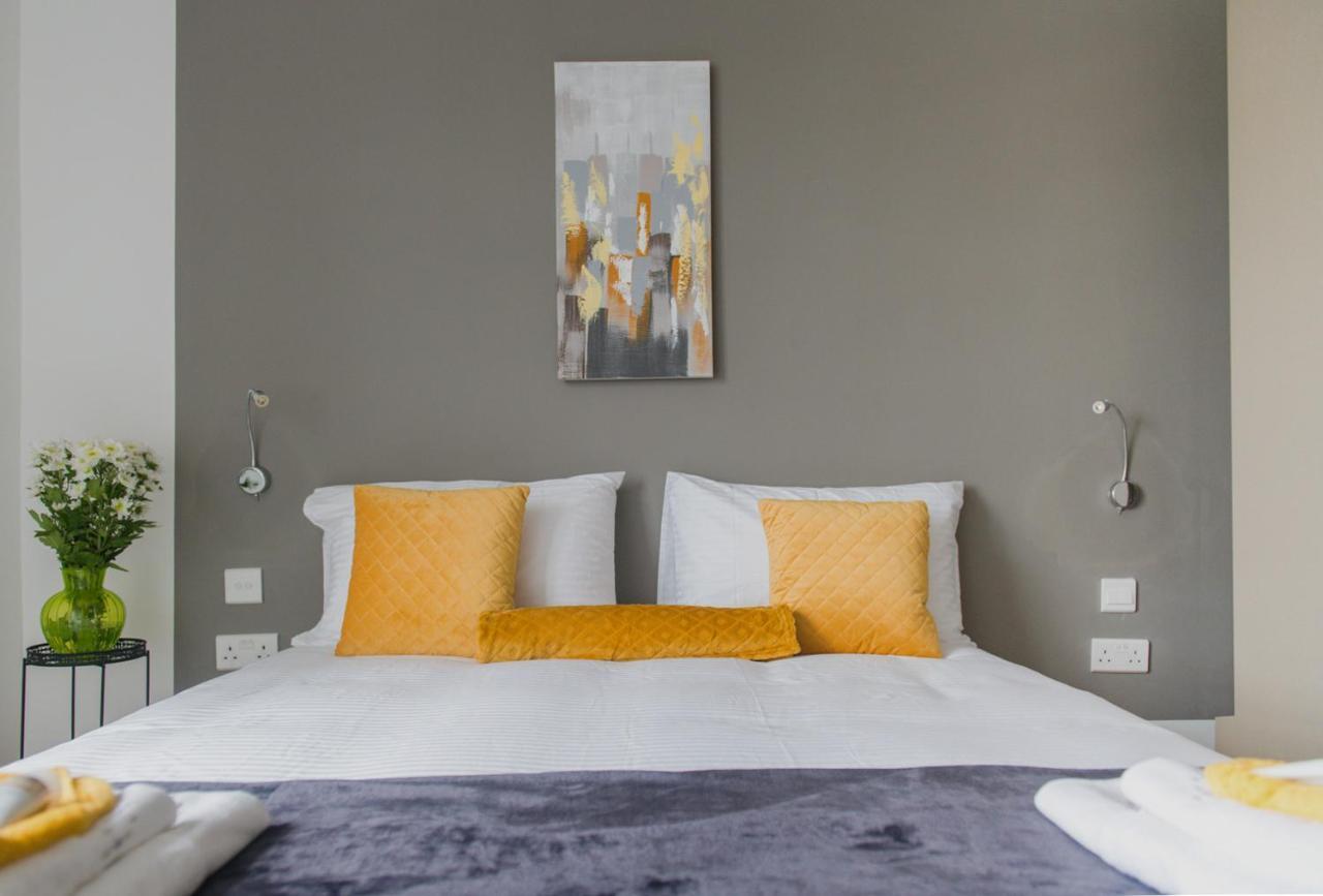 Privilege Suite Pieta Exterior photo