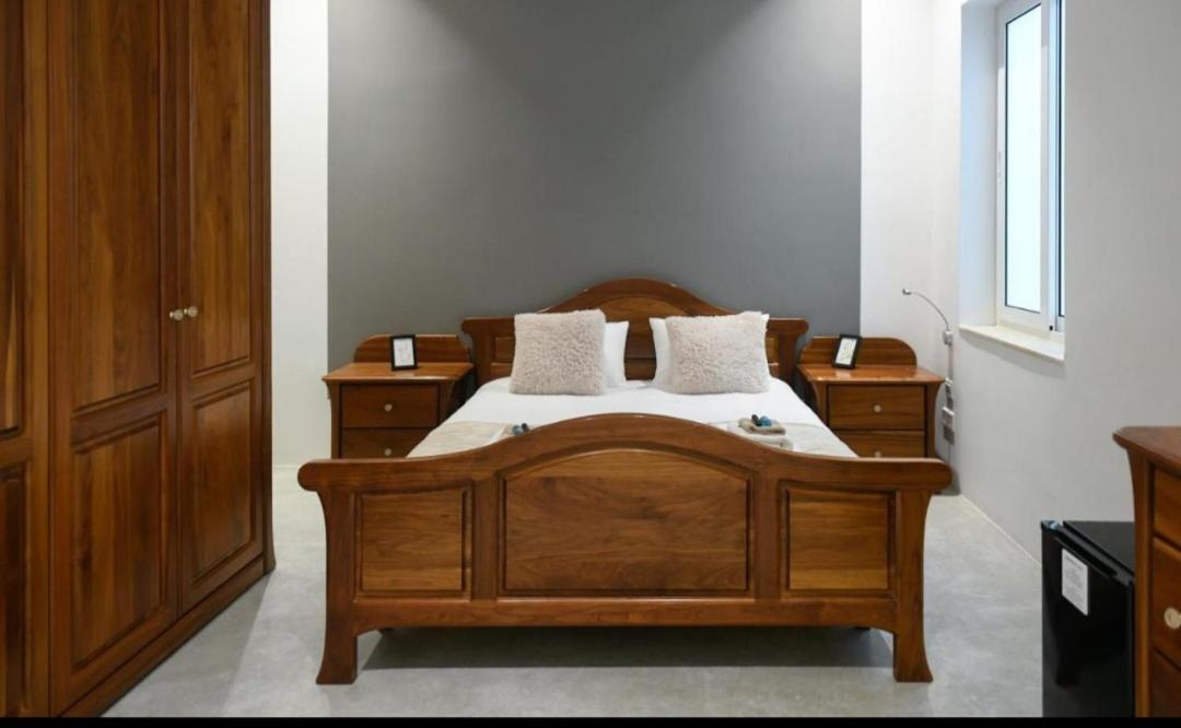 Privilege Suite Pieta Exterior photo